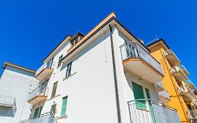 Uliana Top House